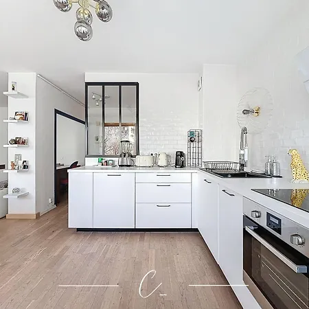 Lumineux 65m2 Hyper Centre Apartment *